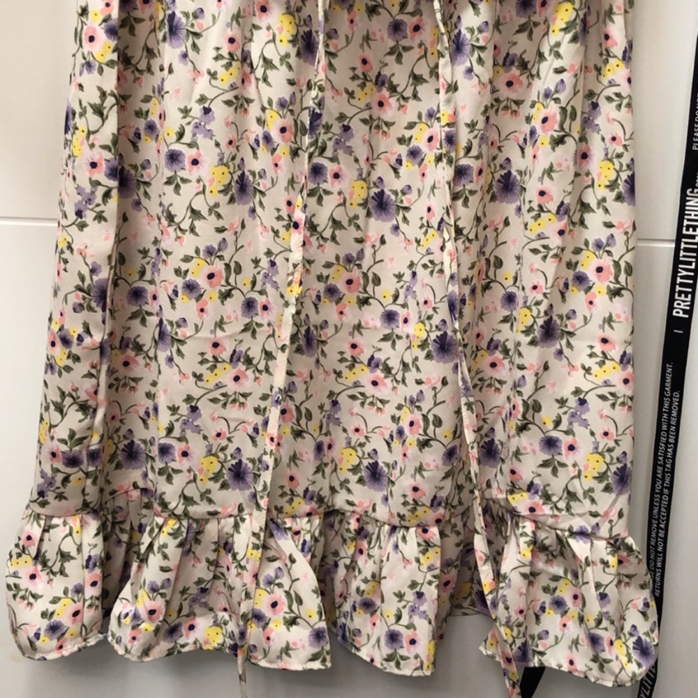 πΌπ»πΈPRETTY FLORAL DRESS πΈπ»πΌ - Picture 2 of 3
